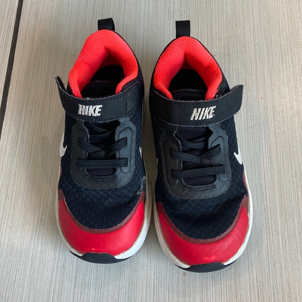 Nike Tennis Shoes